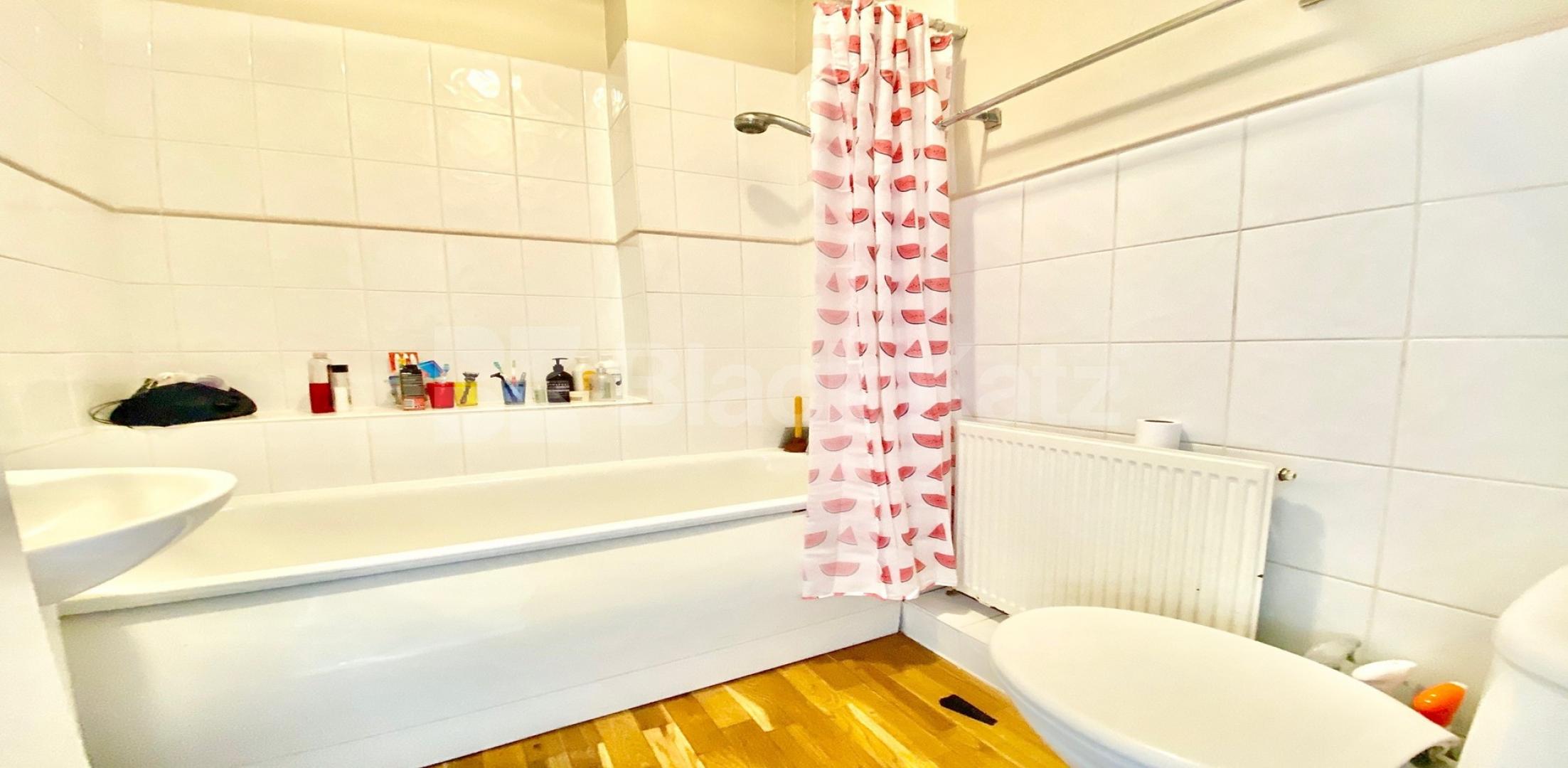 			VIRTUAL TOUR AVAILABLE!, 2 Bedroom, 1 bath, 1 reception Flat			 Church Lane, Hornsey